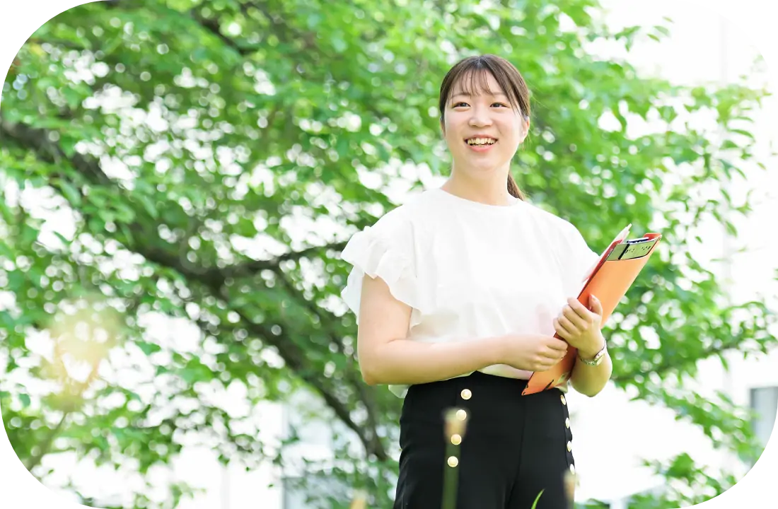 女性職員の画像